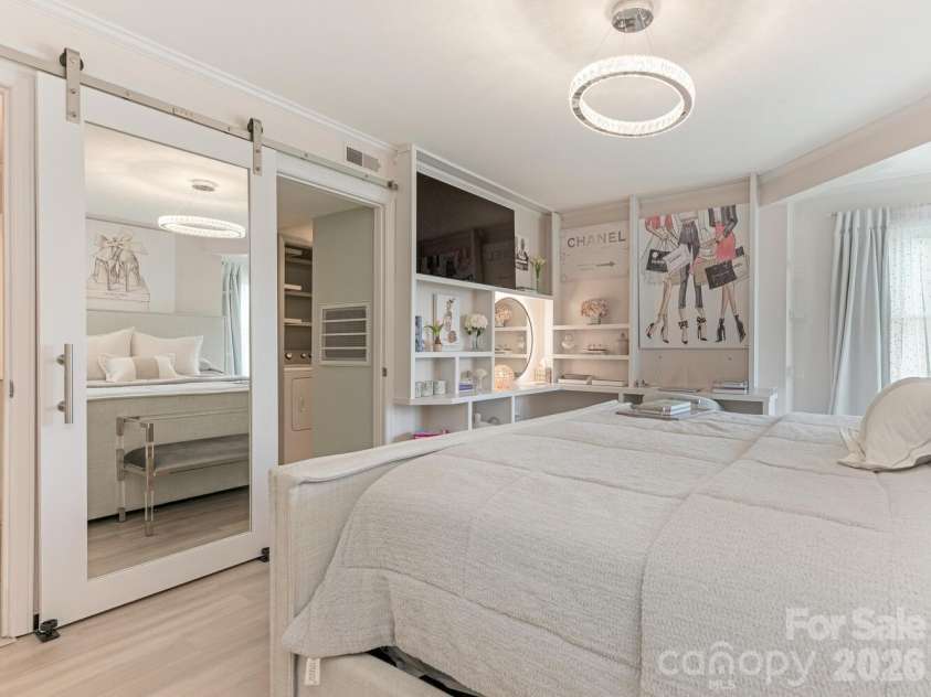 212 10th Street, Charlotte, NC 28202.  MLS# CAR4394129, YatesRealty ID 285. Primary bedroom vanity corner
