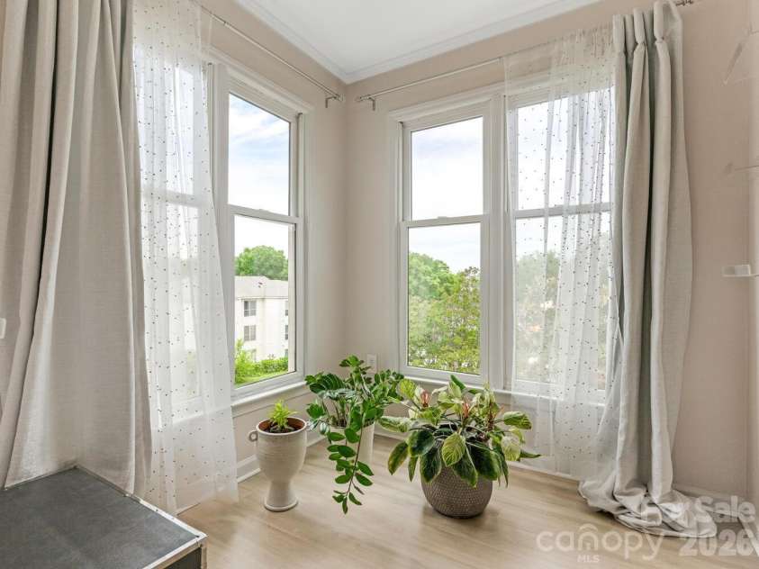 212 10th Street, Charlotte, NC 28202.  MLS# CAR4394129, YatesRealty ID 285. Primary bedroom window nook
