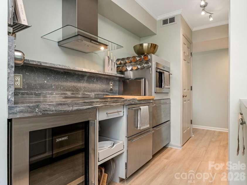 212 10th Street, Charlotte, NC 28202.  MLS# CAR4394129, YatesRealty ID 285. SubZero fridge and freezer drawers, Wolf induction cooktop and speed oven