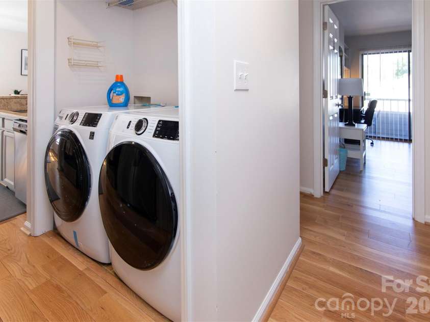 212 10th Street, Charlotte, NC 28202.  MLS# CAR4413530, YatesRealty ID 285. 