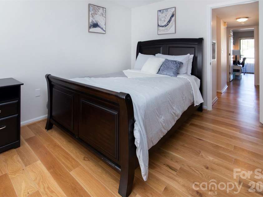 212 10th Street, Charlotte, NC 28202.  MLS# CAR4413530, YatesRealty ID 285. 