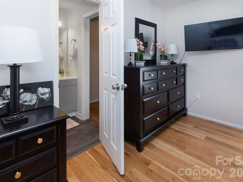 212 10th Street, Charlotte, NC 28202.  MLS# CAR4413530, YatesRealty ID 285. Bedroom