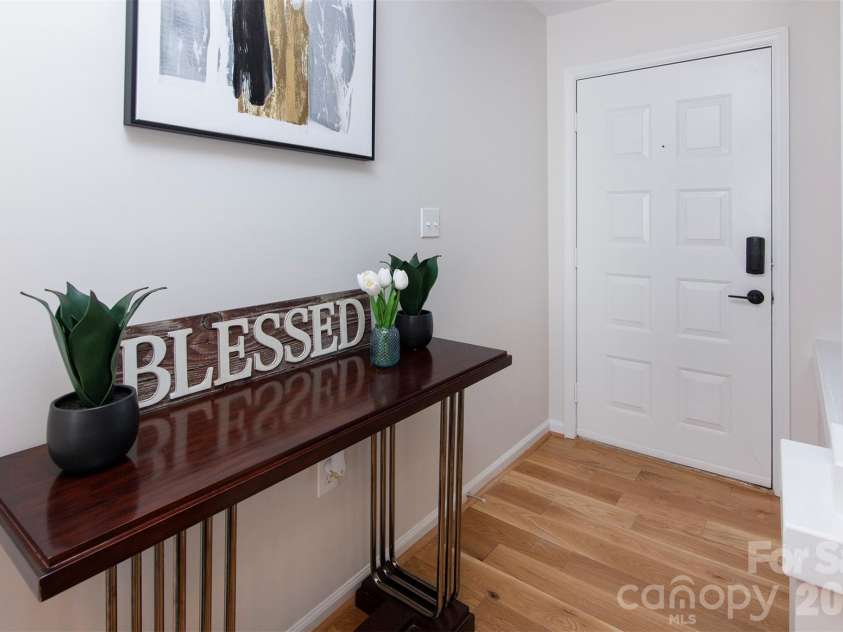 212 10th Street, Charlotte, NC 28202.  MLS# CAR4413530, YatesRealty ID 285. Entry