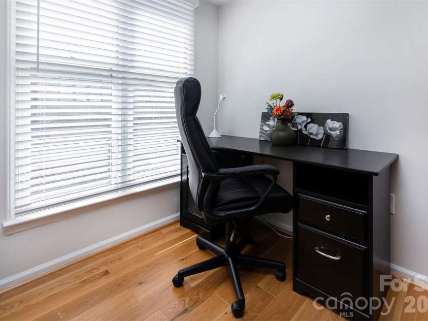 212 10th Street, Charlotte, NC 28202.  MLS# CAR4413530, YatesRealty ID 285. Little office nook
