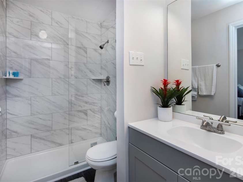 212 10th Street, Charlotte, NC 28202.  MLS# CAR4413530, YatesRealty ID 285. Updated Bathroom