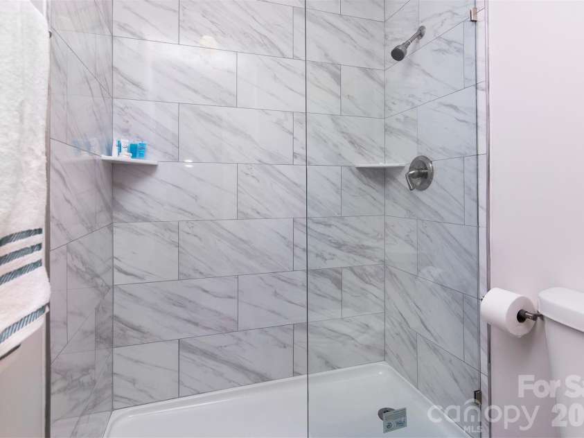 212 10th Street, Charlotte, NC 28202.  MLS# CAR4413530, YatesRealty ID 285. Updated Bathroom