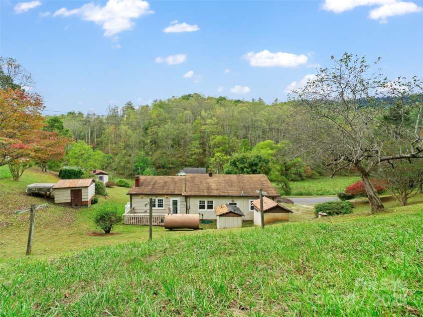 338 Sweet Creek Road, Bakersville, NC 28705.  MLS# CAR4310694, YatesRealty ID 285. 