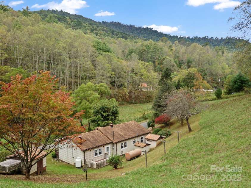 338 Sweet Creek Road, Bakersville, NC 28705.  MLS# CAR4310694, YatesRealty ID 285. 