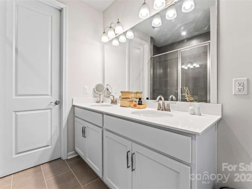 9232 Widden Way, Charlotte, NC 28269.  MLS# CAR4202639, YatesRealty ID 285. Primary Bath
