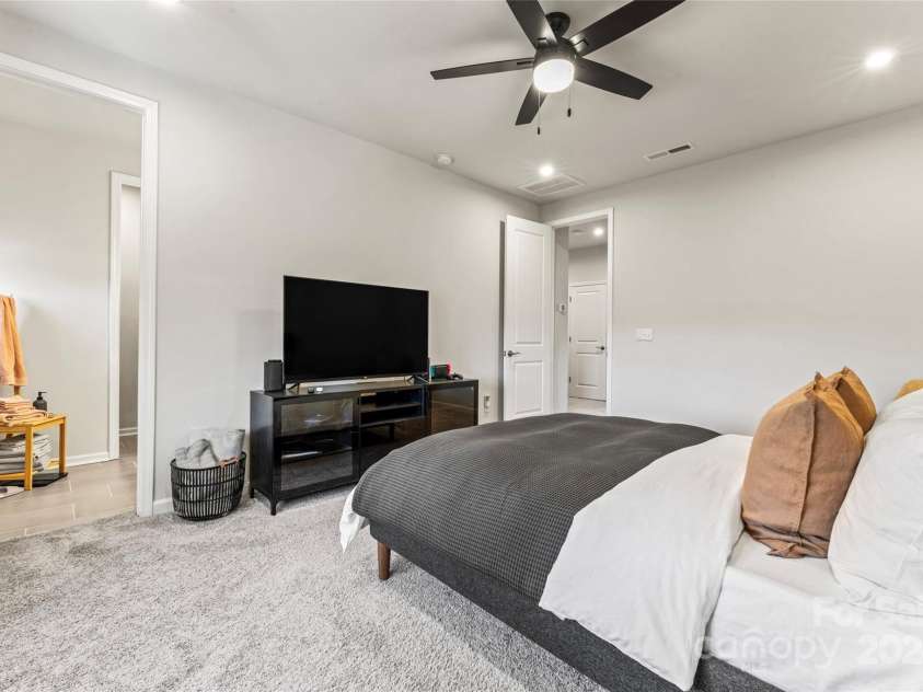 9232 Widden Way, Charlotte, NC 28269.  MLS# CAR4202639, YatesRealty ID 285. Primary Bedroom