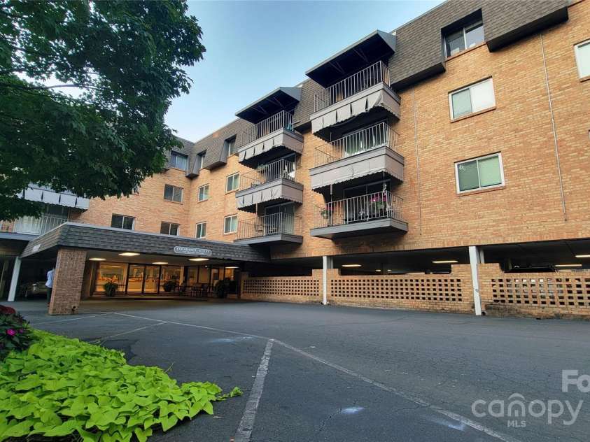 1323 Queens Road, Charlotte, NC 28207.  MLS# CAR4303890, YatesRealty ID 2850. 