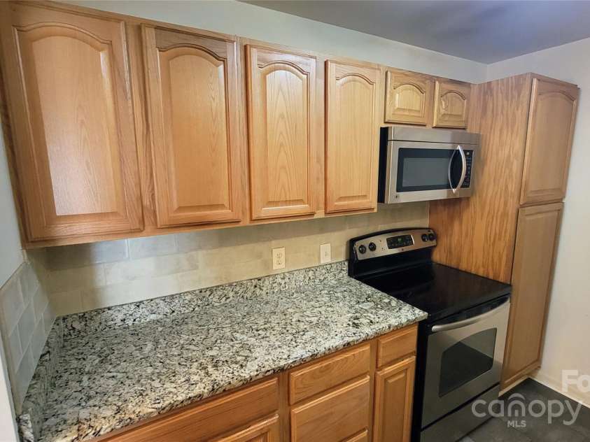 1323 Queens Road, Charlotte, NC 28207.  MLS# CAR4303890, YatesRealty ID 2850. 