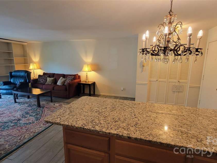 1323 Queens Road, Charlotte, NC 28207.  MLS# CAR4303890, YatesRealty ID 2850. 