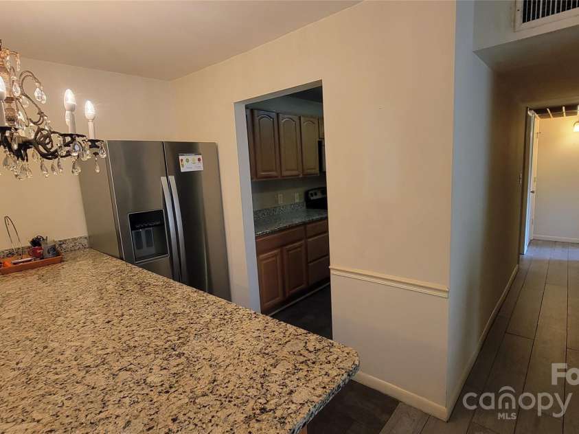 1323 Queens Road, Charlotte, NC 28207.  MLS# CAR4303890, YatesRealty ID 2850. 