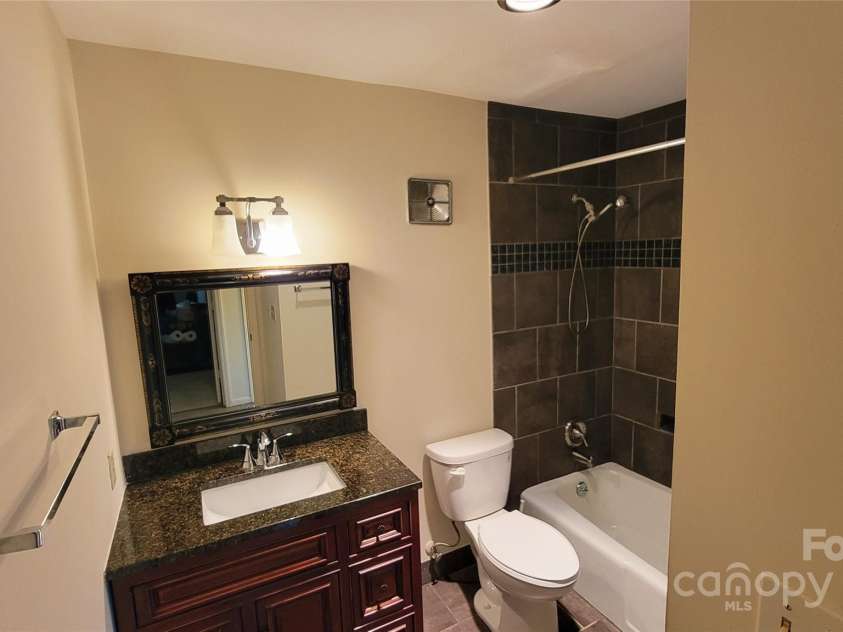 1323 Queens Road, Charlotte, NC 28207.  MLS# CAR4303890, YatesRealty ID 2850. 