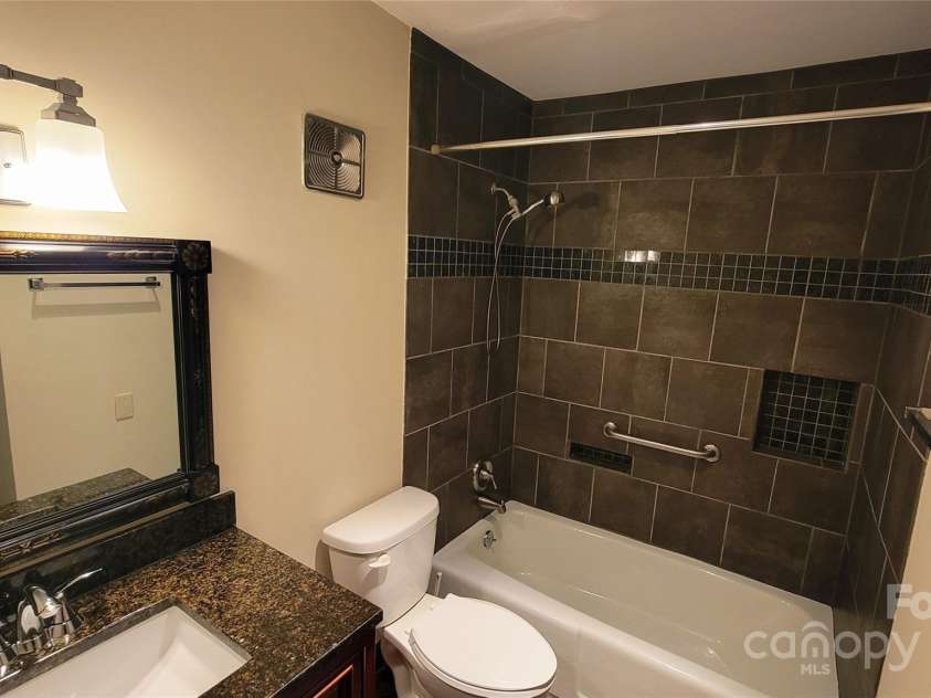 1323 Queens Road, Charlotte, NC 28207.  MLS# CAR4303890, YatesRealty ID 2850. 