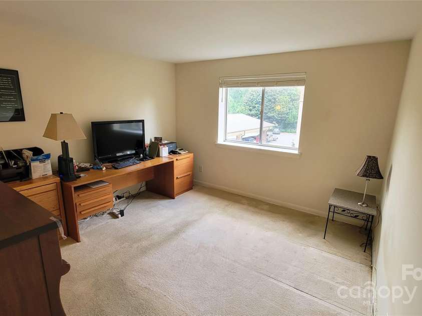 1323 Queens Road, Charlotte, NC 28207.  MLS# CAR4303890, YatesRealty ID 2850. 