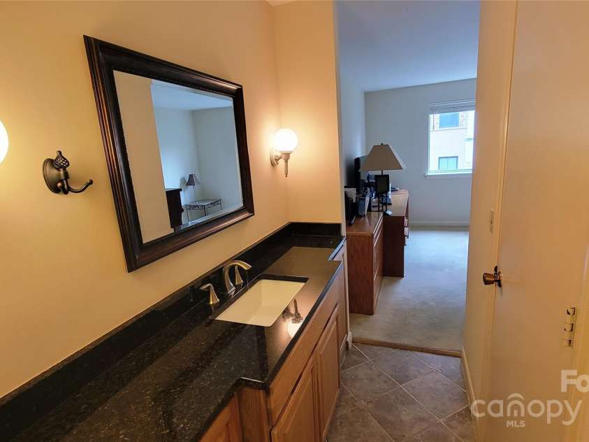 1323 Queens Road, Charlotte, NC 28207.  MLS# CAR4303890, YatesRealty ID 2850. 