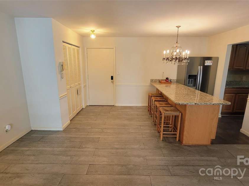 1323 Queens Road, Charlotte, NC 28207.  MLS# CAR4303890, YatesRealty ID 2850. 