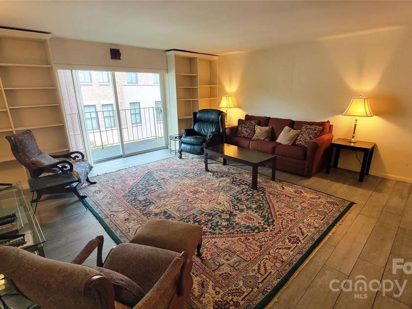 1323 Queens Road, Charlotte, NC 28207.  MLS# CAR4303890, YatesRealty ID 2850. 