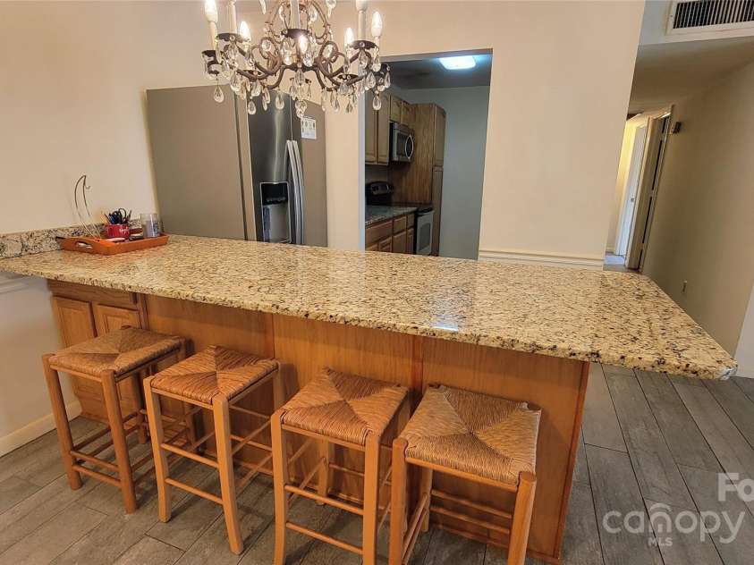 1323 Queens Road, Charlotte, NC 28207.  MLS# CAR4303890, YatesRealty ID 2850. 