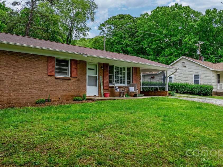 1741/1737 Starcross Road, Lenoir, NC 28645.  MLS# CAR4238412, YatesRealty ID 2850. 