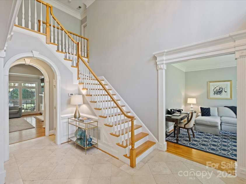 5522 Challis View Lane, Charlotte, NC 28226.  MLS# CAR4289525, YatesRealty ID 2850. Foyer 