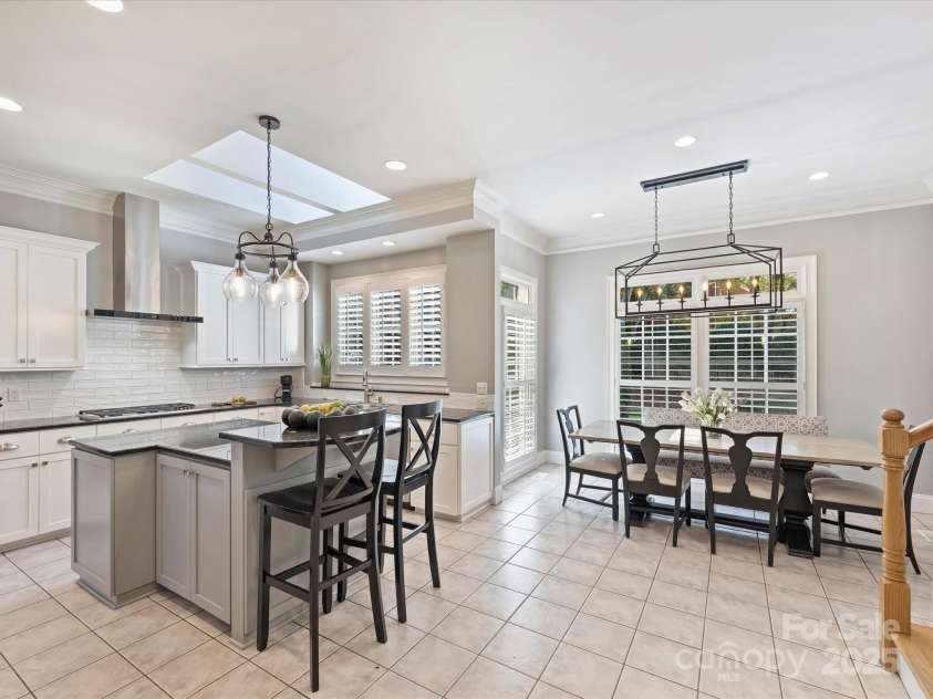 5522 Challis View Lane, Charlotte, NC 28226.  MLS# CAR4289525, YatesRealty ID 2850. Kitchen