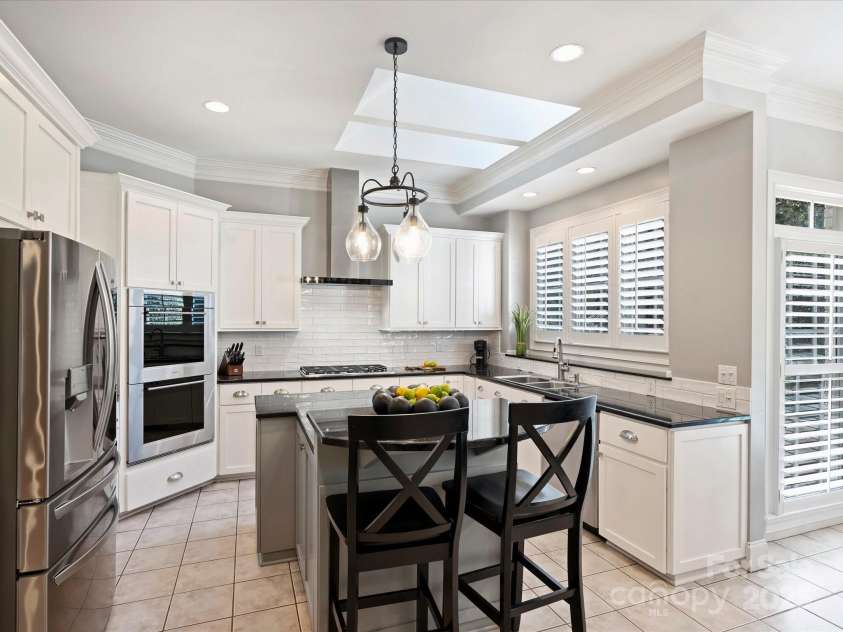 5522 Challis View Lane, Charlotte, NC 28226.  MLS# CAR4289525, YatesRealty ID 2850. Kitchen
