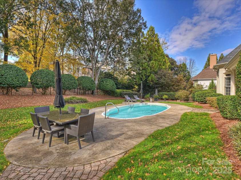 5522 Challis View Lane, Charlotte, NC 28226.  MLS# CAR4289525, YatesRealty ID 2850. Patio & Pool 