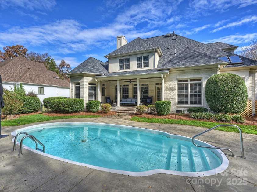 5522 Challis View Lane, Charlotte, NC 28226.  MLS# CAR4289525, YatesRealty ID 2850. Pool Area