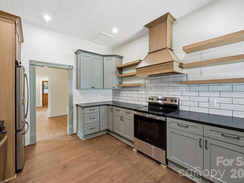 201 Maple Street, Shelby, NC 28150.  MLS# CAR4384170, YatesRealty ID 28500. 