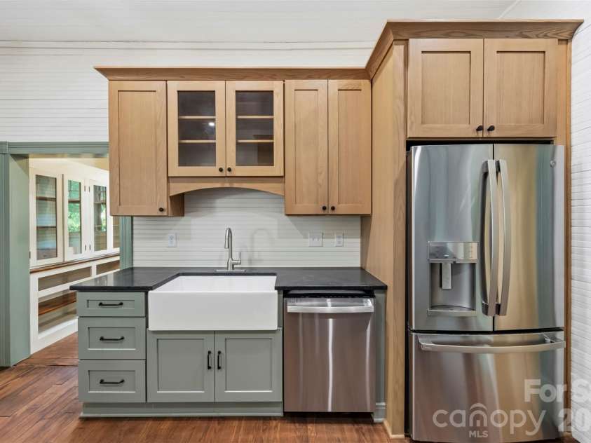 201 Maple Street, Shelby, NC 28150.  MLS# CAR4384170, YatesRealty ID 28500. 