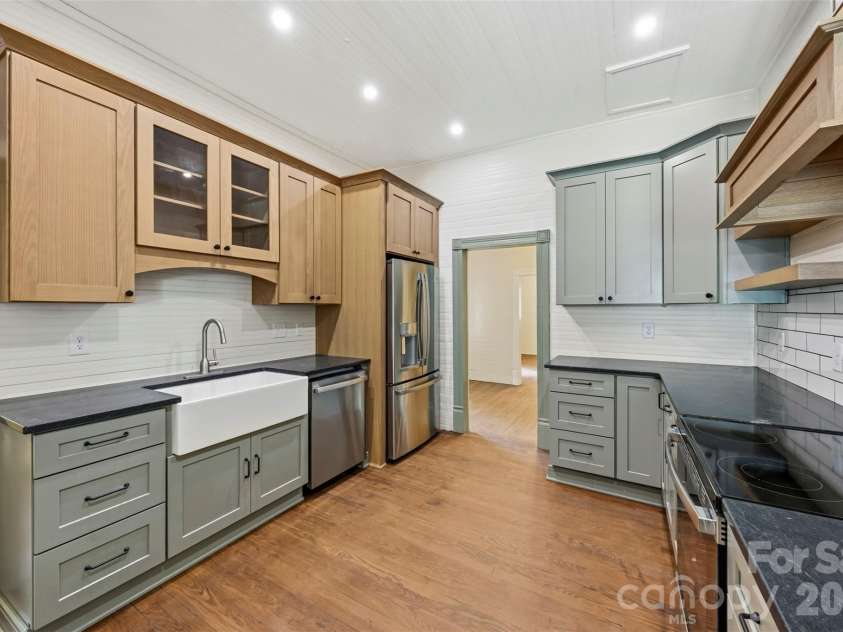 201 Maple Street, Shelby, NC 28150.  MLS# CAR4384170, YatesRealty ID 28500. 