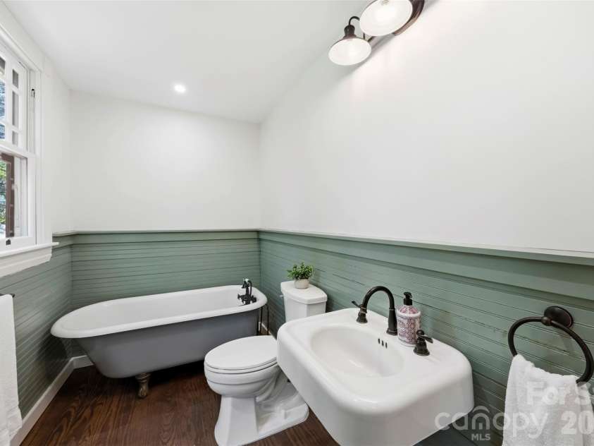 201 Maple Street, Shelby, NC 28150.  MLS# CAR4384170, YatesRealty ID 28500. 