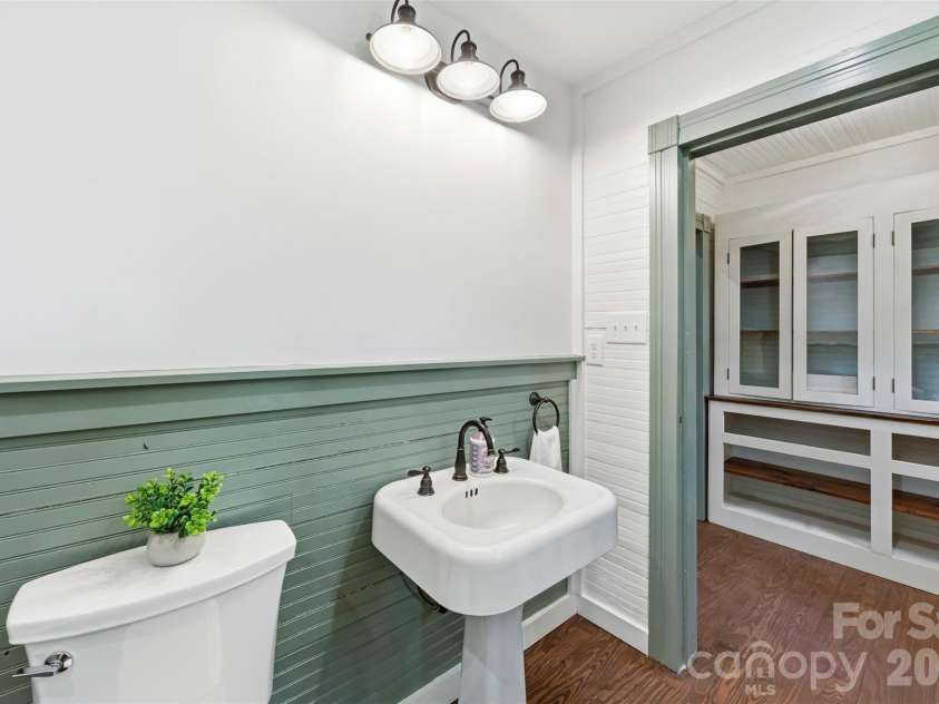 201 Maple Street, Shelby, NC 28150.  MLS# CAR4384170, YatesRealty ID 28500. 