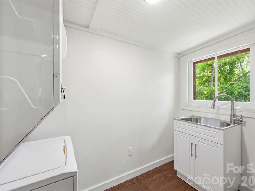201 Maple Street, Shelby, NC 28150.  MLS# CAR4384170, YatesRealty ID 28500. Laundry room