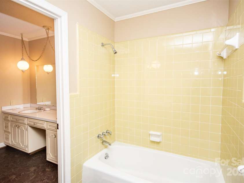 2546 NC 150 Highway, Lincolnton, NC 28092.  MLS# CAR4281219, YatesRealty ID 28500. 