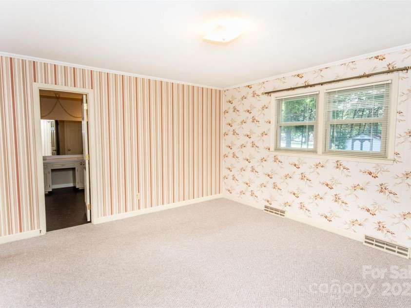 2546 NC 150 Highway, Lincolnton, NC 28092.  MLS# CAR4281219, YatesRealty ID 28500. 