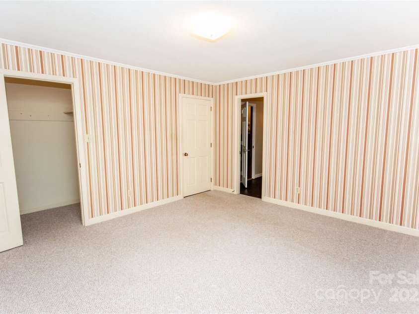 2546 NC 150 Highway, Lincolnton, NC 28092.  MLS# CAR4281219, YatesRealty ID 28500. 