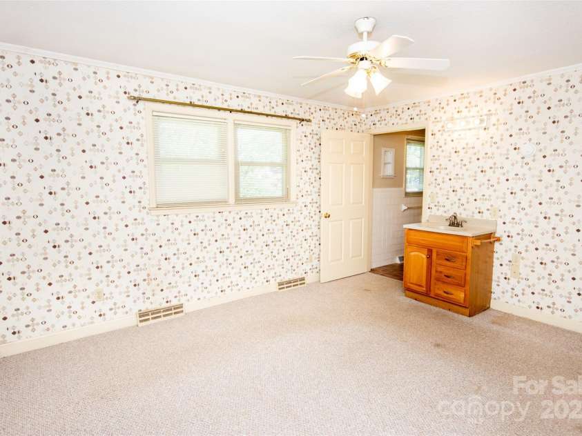 2546 NC 150 Highway, Lincolnton, NC 28092.  MLS# CAR4281219, YatesRealty ID 28500. 