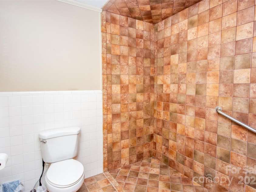 2546 NC 150 Highway, Lincolnton, NC 28092.  MLS# CAR4281219, YatesRealty ID 28500. 