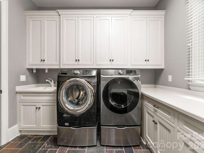 129 Marstons Mill Drive, Mooresville, NC 28117.  MLS# CAR4387491, YatesRealty ID 28501. Downstairs laundry room with office space