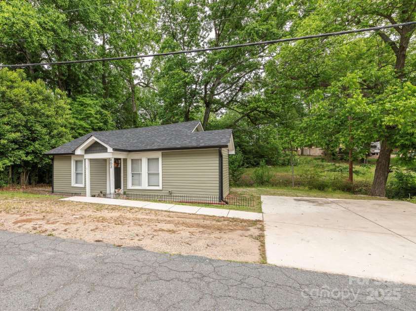 803 13th Street, Kannapolis, NC 28083.  MLS# CAR4244257, YatesRealty ID 28501. Front Exterior