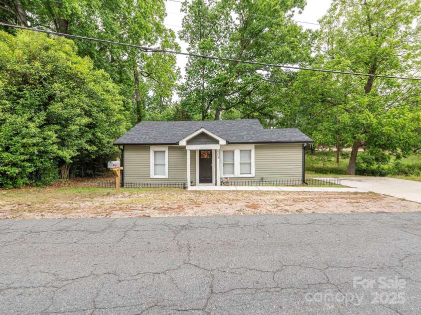 803 13th Street, Kannapolis, NC 28083.  MLS# CAR4244257, YatesRealty ID 28501. Front Exterior
