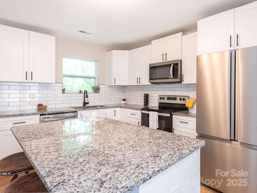 803 13th Street, Kannapolis, NC 28083.  MLS# CAR4244257, YatesRealty ID 28501. Kitchen