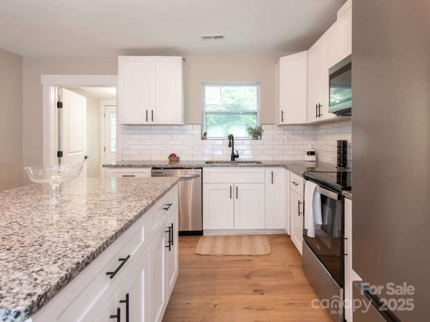 803 13th Street, Kannapolis, NC 28083.  MLS# CAR4244257, YatesRealty ID 28501. Kitchen