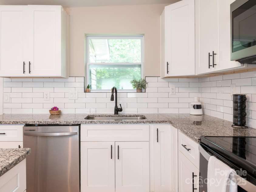 803 13th Street, Kannapolis, NC 28083.  MLS# CAR4244257, YatesRealty ID 28501. Kitchen