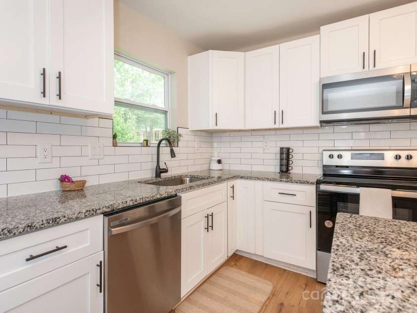 803 13th Street, Kannapolis, NC 28083.  MLS# CAR4244257, YatesRealty ID 28501. Kitchen