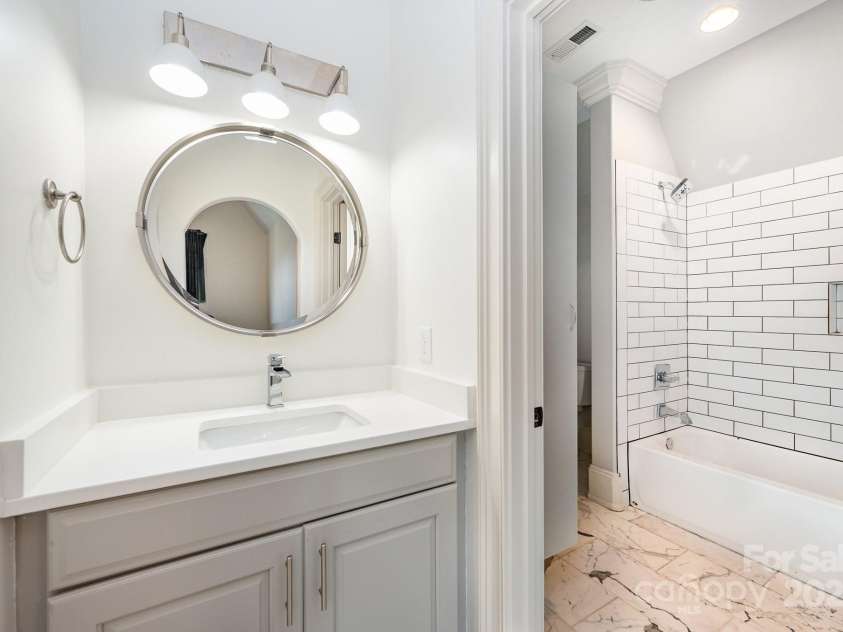 15603 June Washam Road, Davidson, NC 28036.  MLS# CAR4273381, YatesRealty ID 28502. Jack and Jill Bath 2nd Level